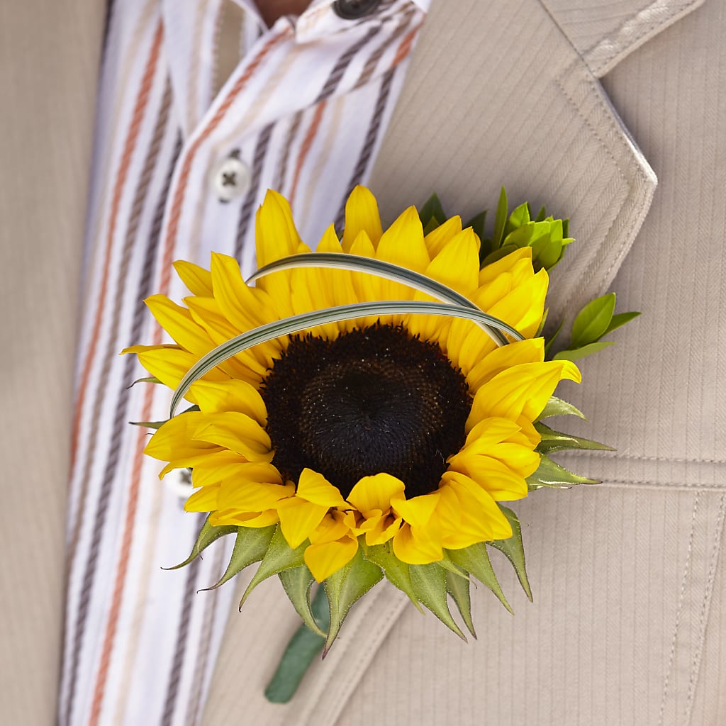Free Spirit Boutonniere – BECCA'S BLING AND BLOOMS, Millington TN