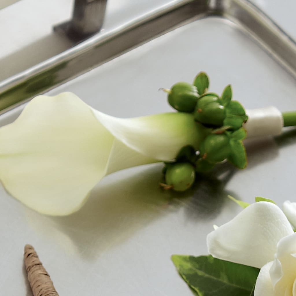 White Calla Boutonniere – BECCA'S BLING AND BLOOMS, Millington TN