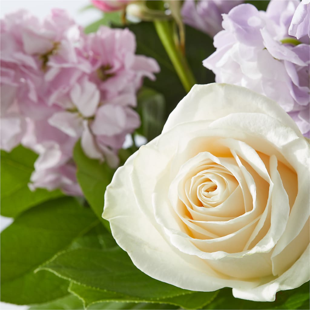 Springtime Spritz Bouquet – BECCA'S BLING AND BLOOMS, Millington TN
