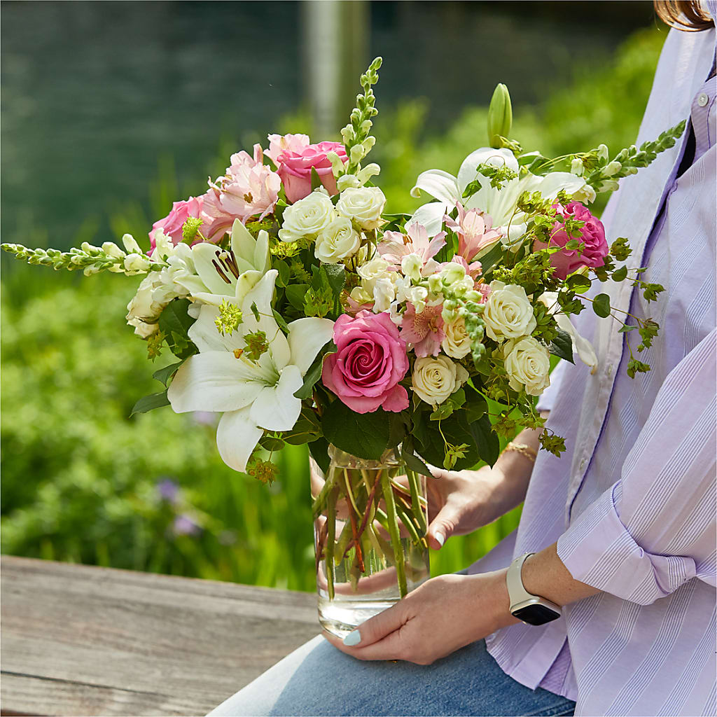 Fondly Bouquet – BECCA'S BLING AND BLOOMS, Millington TN